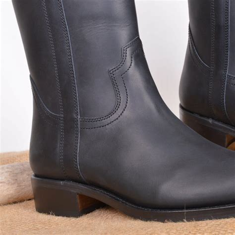 bottes camarguaises artisanales